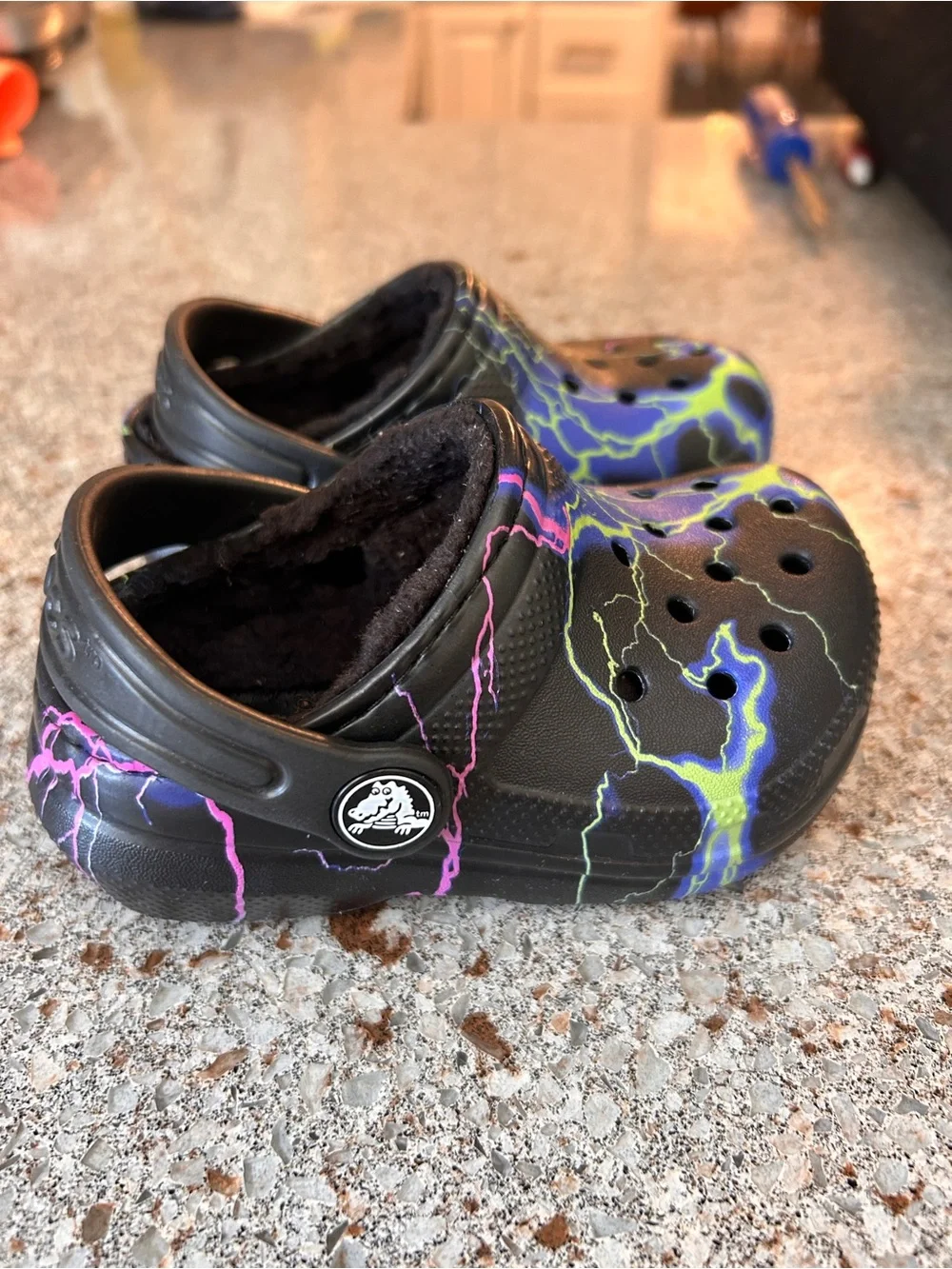 CROCS Kids Black Lightning Print Fuzzy Lined Clogs